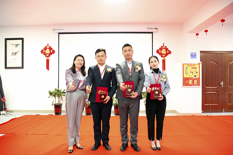 元琛科技隆重舉行2021年度頒獎(jiǎng)典禮暨第五屆元琛英才獎(jiǎng)?lì)C獎(jiǎng)盛典 元琛科技隆重舉行2021年度頒獎(jiǎng)典禮暨第五屆元琛英才獎(jiǎng)?lì)C獎(jiǎng)盛典